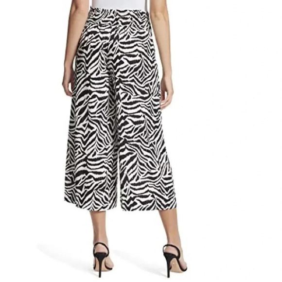 Jessica Simpson Size XS Gardenia Etched Zebra Cropped Pants. New With Tags. - Picture 3 of 6